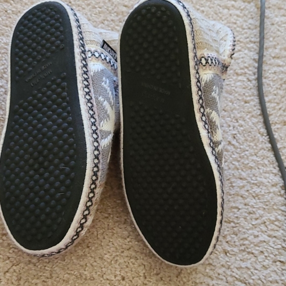 Slippers - Picture 2 of 2